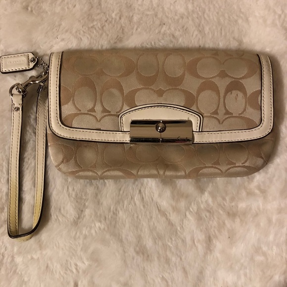 Coach Handbags - Auth Coach Wristlet Coach Handbags - Auth Coach Wristlet